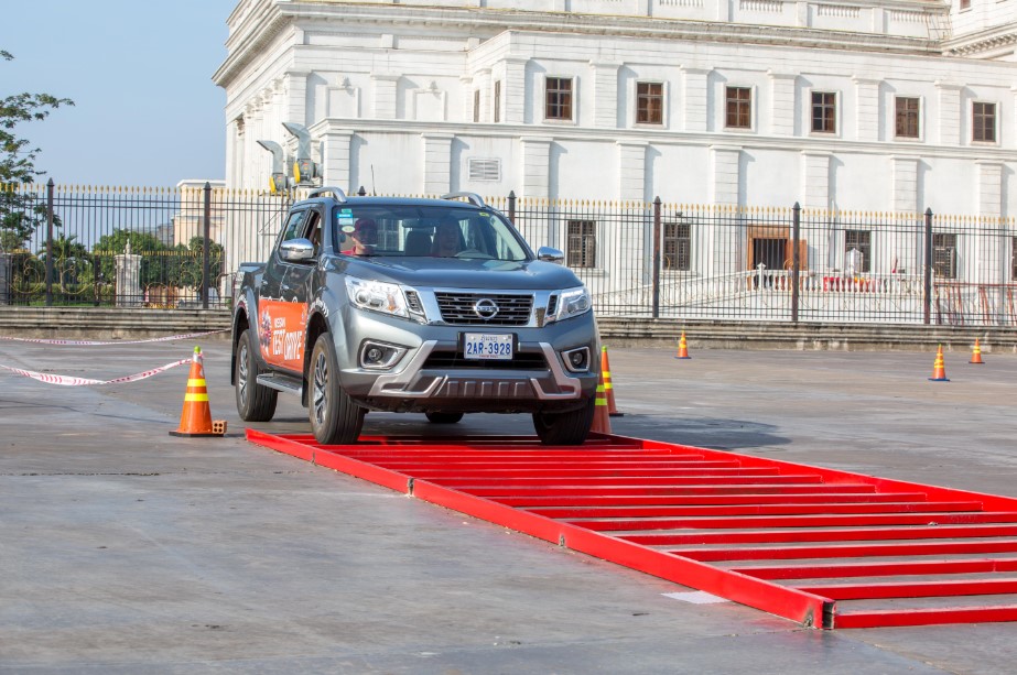 Nissan Navara going through challenging obstacles
